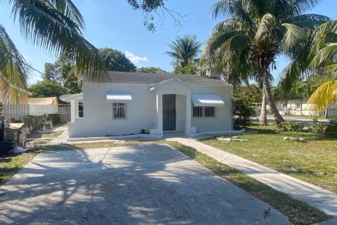 Commercial property in Miami, Florida 175.59 sq.m. № 1878910 - photo 1