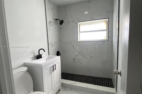 Commercial property in Miami, Florida 175.59 sq.m. № 1878910 - photo 2