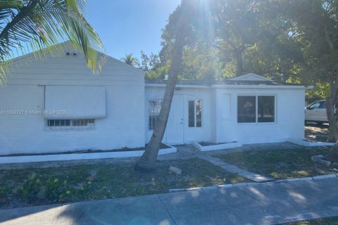 Commercial property in Miami, Florida 175.59 sq.m. № 1878910 - photo 6