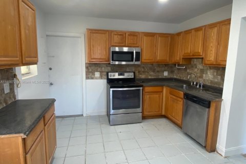 Commercial property in Miami, Florida 175.59 sq.m. № 1878910 - photo 3