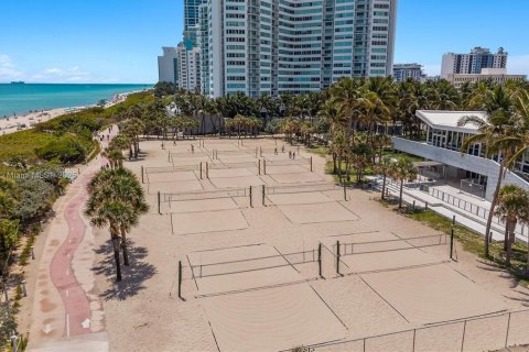 Condo in Miami Beach, Florida, 2 bedrooms  № 1920945 - photo 27