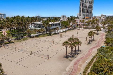 Condo in Miami Beach, Florida, 2 bedrooms  № 1920945 - photo 28