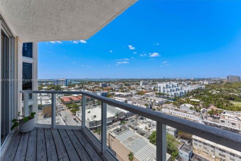 Condo in Miami Beach, Florida, 2 bedrooms  № 1920945 - photo 22