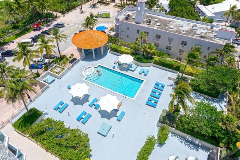 Condo in Miami Beach, Florida, 2 bedrooms  № 1920945 - photo 26