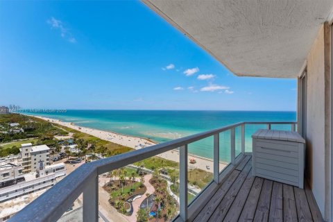 Condo in Miami Beach, Florida, 2 bedrooms  № 1920945 - photo 21