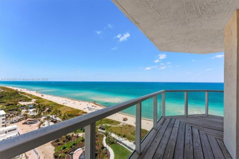 Condo in Miami Beach, Florida, 2 bedrooms  № 1920945 - photo 12