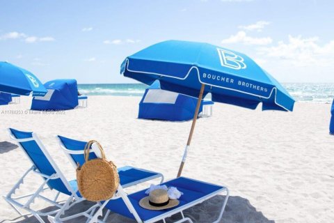 Condo in Miami Beach, Florida, 2 bedrooms  № 1920945 - photo 29