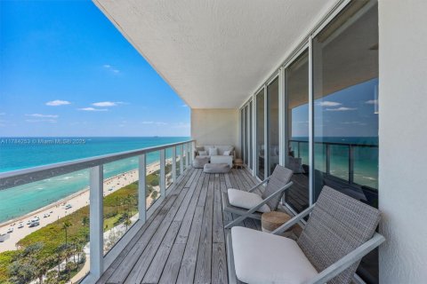 Condo in Miami Beach, Florida, 2 bedrooms  № 1920945 - photo 14