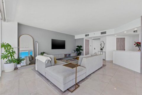 Condo in Miami Beach, Florida, 2 bedrooms  № 1920945 - photo 4