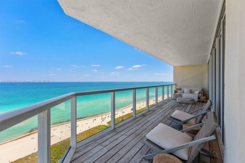 Condo in Miami Beach, Florida, 2 bedrooms  № 1920945 - photo 13