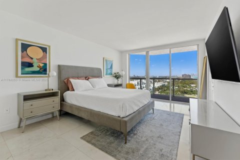 Condo in Miami Beach, Florida, 2 bedrooms  № 1920945 - photo 17