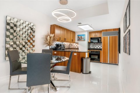 Снять в аренду кондоминиум в Форт-Лодердейл, Флорида 1 спальня, 68.84м2, № 2003787 - фото 2