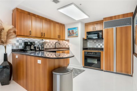 Снять в аренду кондоминиум в Форт-Лодердейл, Флорида 1 спальня, 68.84м2, № 2003787 - фото 7