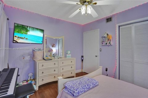 Appartement à louer à Hialeah, Floride: 3 chambres, 97.55 m2 № 2001762 - photo 12