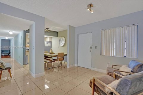 Appartement à louer à Hialeah, Floride: 3 chambres, 97.55 m2 № 2001762 - photo 4