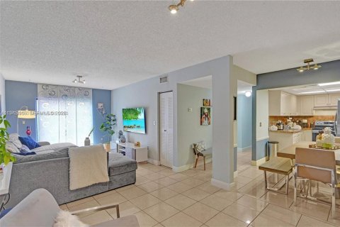 Appartement à louer à Hialeah, Floride: 3 chambres, 97.55 m2 № 2001762 - photo 3
