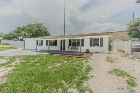 House in Tampa, Florida 3 bedrooms, 141.95 sq.m. № 2284024