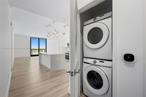 Купить кондоминиум в Халландейл-Бич, Флорида 2 спальни, 120.49м2, № 1975298 - фото 17