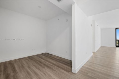 Купить кондоминиум в Халландейл-Бич, Флорида 2 спальни, 120.49м2, № 1975298 - фото 16