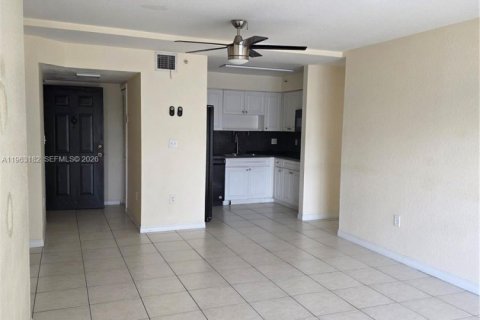 Copropriété à louer à Hialeah, Floride: 2 chambres, 90.95 m2 № 2024239 - photo 2
