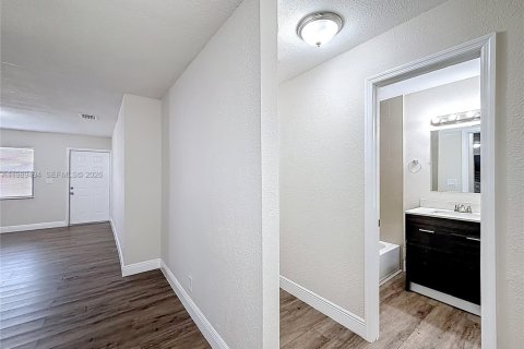 Villa ou maison à louer à Lauderhill, Floride: 3 chambres, 288.46 m2 № 2051572 - photo 19