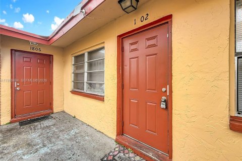 Villa ou maison à louer à Lauderhill, Floride: 3 chambres, 288.46 m2 № 2051572 - photo 6