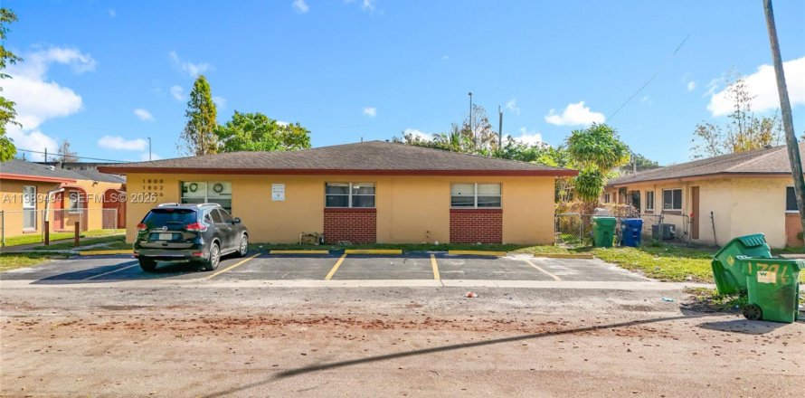 Villa ou maison à Lauderhill, Floride 3 chambres, 288.46 m2 № 2051572