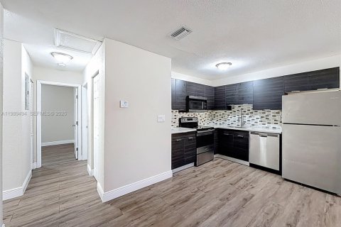 Villa ou maison à louer à Lauderhill, Floride: 3 chambres, 288.46 m2 № 2051572 - photo 12