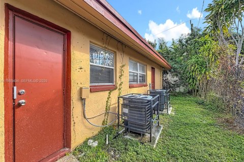 Villa ou maison à louer à Lauderhill, Floride: 3 chambres, 288.46 m2 № 2051572 - photo 28
