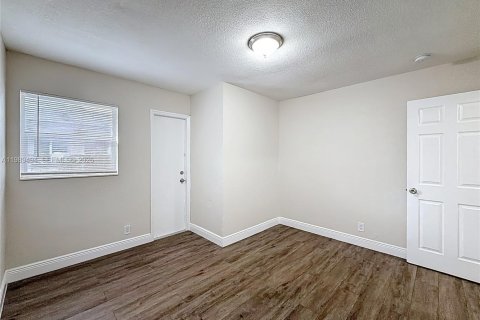 Villa ou maison à louer à Lauderhill, Floride: 3 chambres, 288.46 m2 № 2051572 - photo 18