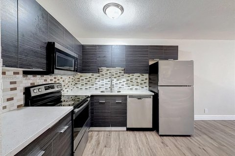 Villa ou maison à louer à Lauderhill, Floride: 3 chambres, 288.46 m2 № 2051572 - photo 14