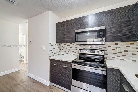 Villa ou maison à louer à Lauderhill, Floride: 3 chambres, 288.46 m2 № 2051572 - photo 13