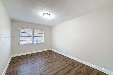 Villa ou maison à louer à Lauderhill, Floride: 3 chambres, 288.46 m2 № 2051572 - photo 17