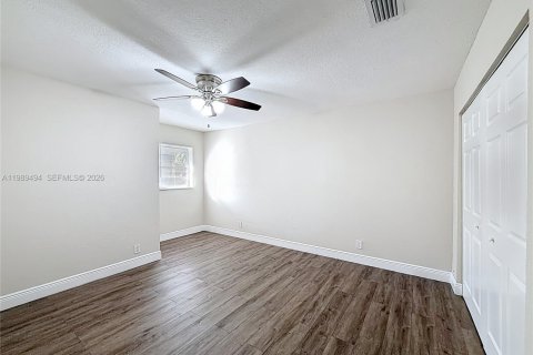 Villa ou maison à louer à Lauderhill, Floride: 3 chambres, 288.46 m2 № 2051572 - photo 23