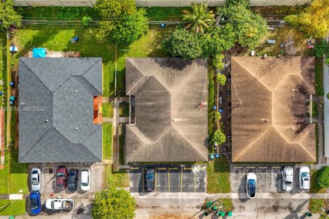Villa ou maison à louer à Lauderhill, Floride: 3 chambres, 288.46 m2 № 2051572 - photo 30