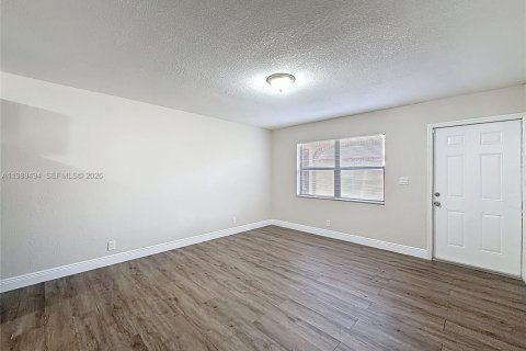 Villa ou maison à louer à Lauderhill, Floride: 3 chambres, 288.46 m2 № 2051572 - photo 10