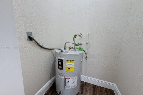 Villa ou maison à louer à Lauderhill, Floride: 3 chambres, 288.46 m2 № 2051572 - photo 26