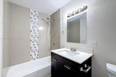 Villa ou maison à louer à Lauderhill, Floride: 3 chambres, 288.46 m2 № 2051572 - photo 20