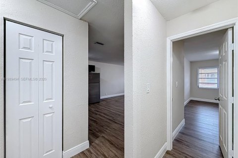 Villa ou maison à louer à Lauderhill, Floride: 3 chambres, 288.46 m2 № 2051572 - photo 16