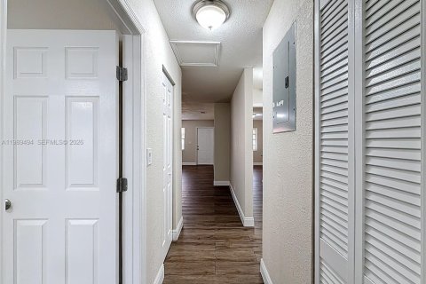 Villa ou maison à louer à Lauderhill, Floride: 3 chambres, 288.46 m2 № 2051572 - photo 22