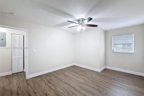 Villa ou maison à louer à Lauderhill, Floride: 3 chambres, 288.46 m2 № 2051572 - photo 24