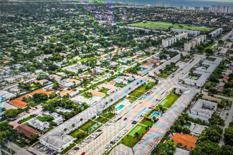 Condo in Hallandale Beach, Florida, 1 bedroom  № 2399638 - photo 23