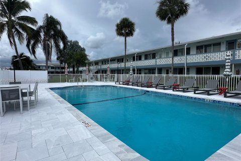 Condo in Hallandale Beach, Florida, 1 bedroom  № 2399638