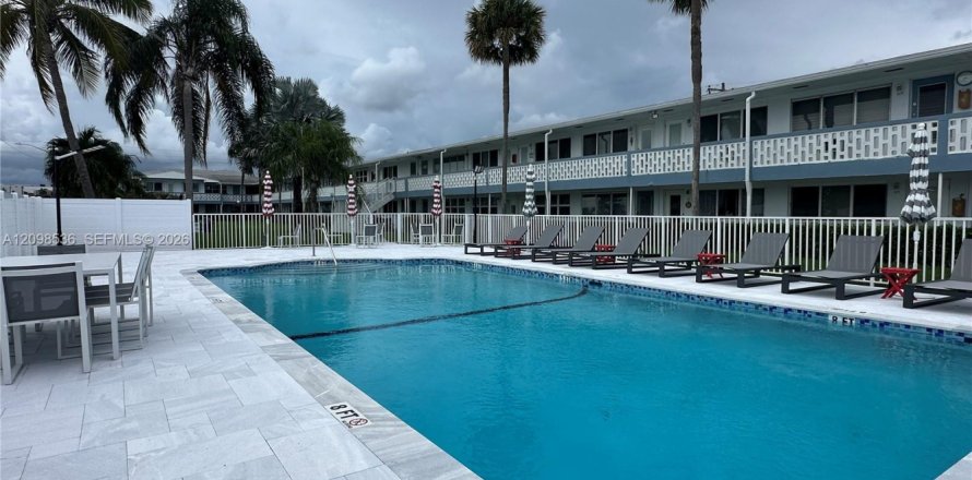 Condo in Hallandale Beach, Florida, 1 bedroom  № 2399638