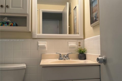 Condo in Hallandale Beach, Florida, 1 bedroom  № 2399638 - photo 14