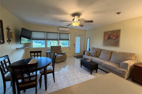 Condo in Hallandale Beach, Florida, 1 bedroom  № 2399638 - photo 7