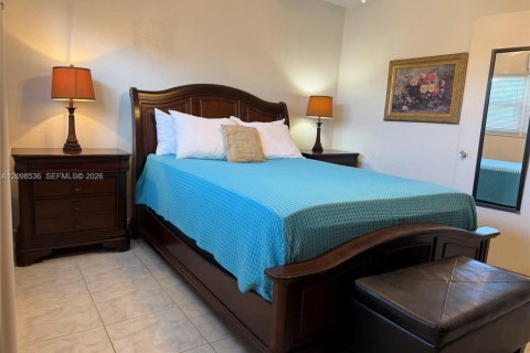 Condo in Hallandale Beach, Florida, 1 bedroom  № 2399638 - photo 11