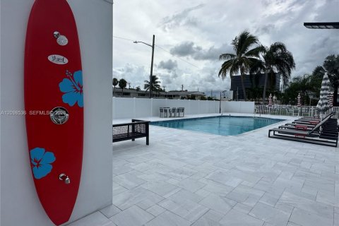Condo in Hallandale Beach, Florida, 1 bedroom  № 2399638 - photo 18