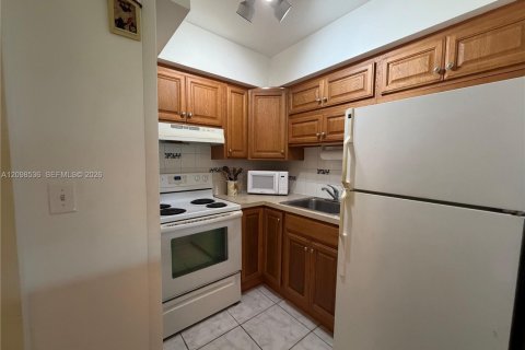 Condo in Hallandale Beach, Florida, 1 bedroom  № 2399638 - photo 9
