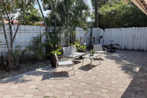 Casa en venta en Miami, Florida, 3 dormitorios, 139.91 m2 № 2083895 - foto 12
